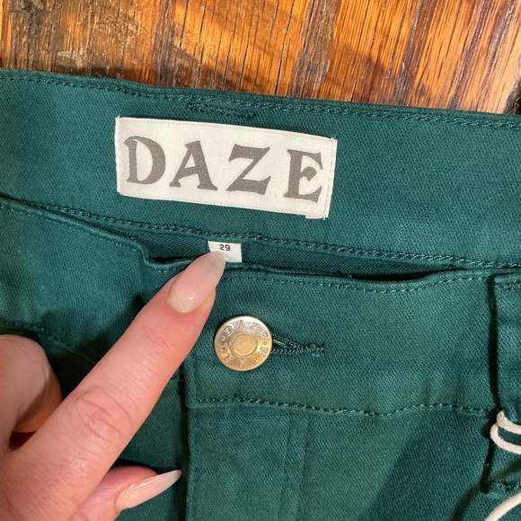 Daze Denim The Flirt Mid Rise Flare Jeans Women’s Size 29 Blue Grass NWT - Picture 4 of 12